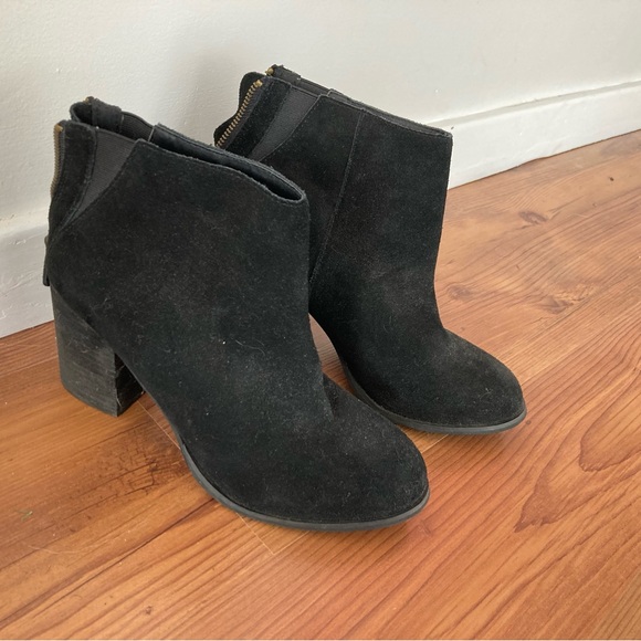 Black high heal boots - Picture 2 of 4